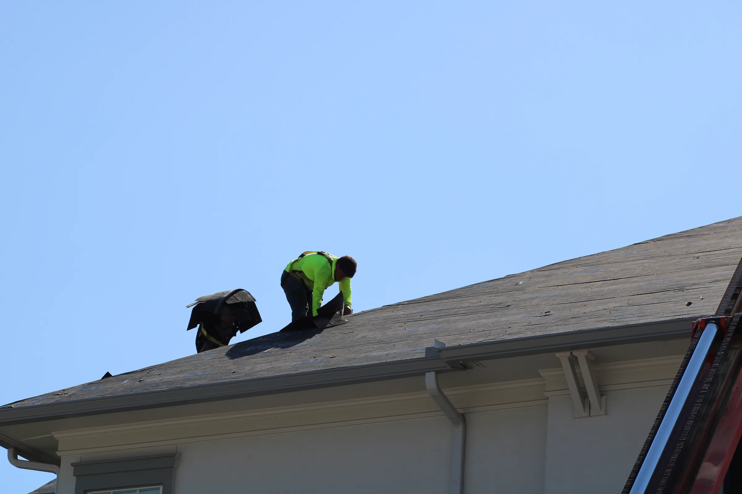 LSR roofing technician working on shingle roof repair